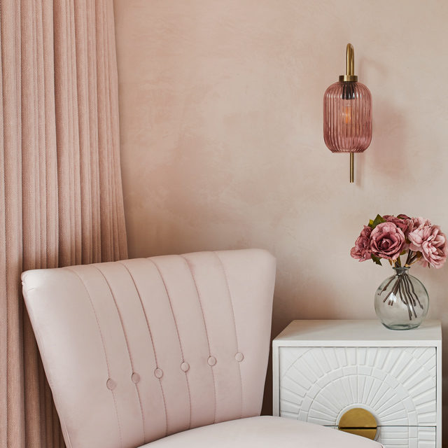 UK villa's bedroom walls coated in pink polished Venetian plaster