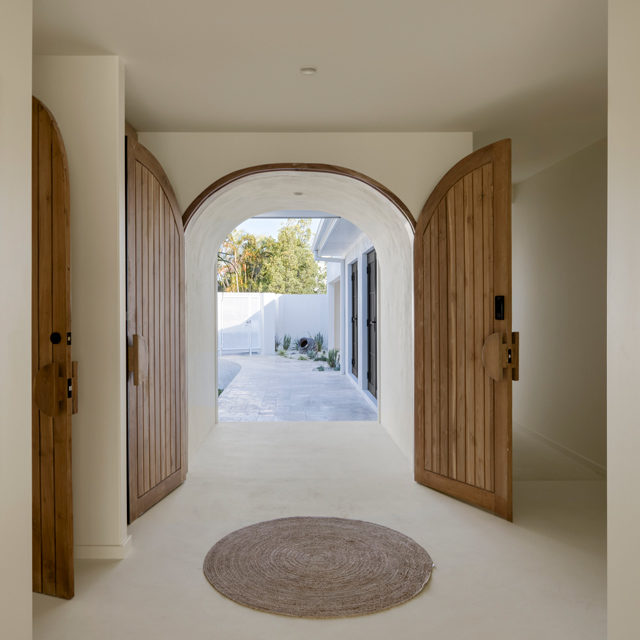 Australian villa interior coated in a seamless plaster surface finish